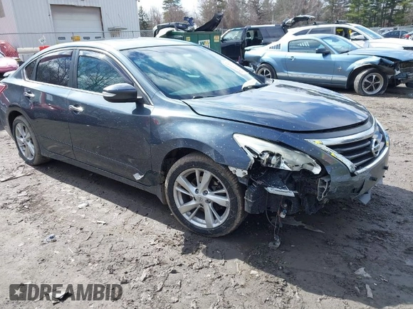 2013 Nissan Altima SV with VIN 1N4AL3AP0DC274396, listed as a IAAI auction lot 41985903 with 189,465 mi miles and . Bid and sale history available at carsss.com. Image 1.