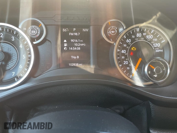 2019 Ram 1500 Tradesman z VIN 1C6SRFCT8KN585978, wystawiony jako Copart lot #78004934 z przebiegiem 102 838 mil mil oraz Czysty tytuł • Clean title. Historia ofert i sprzedaży dostępna na DreamBid. Obrazek 8.