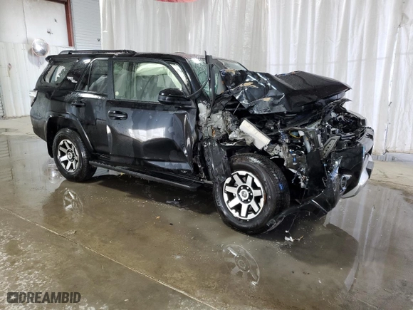 2024 Toyota 4Runner TRD Off Road with VIN JTEPU5JR0R6284930, listed as a Copart auction lot 76525474 with 4,208 mi miles and Non Repairable. Bid and sale history available at carsss.com. Image 4.