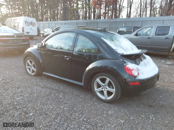 2010 Volkswagen New Beetle Coupe with VIN 3VWRG3AG9AM013681, listed as a IAAI auction lot 41177108 with 104,139 mi miles. Bid and sale history available at carsss.com. Image 3.