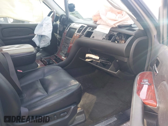 2008 Cadillac Escalade with VIN 1GYFK63848R236600, listed as a IAAI auction lot 41708402 with 193,214 mi miles. Bid and sale history available at carsss.com. Image 5.