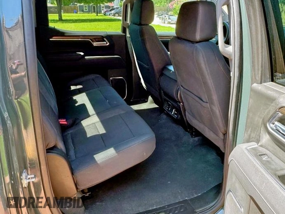 2025 Chevrolet Silverado 1500 LT z VIN 1GCUKDED8SZ171415, wystawiony jako Copart lot #61592605 z przebiegiem 1 866 mil mil oraz Czysty tytuł • Clean title. Historia ofert i sprzedaży dostępna na DreamBid. Obrazek 6.