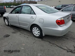 2005 Toyota Camry STD z VIN 4T1BE32K15U979470, wystawiony jako Copart lot #53519575 z przebiegiem 120 213 mil mil oraz Szkoda całkowita • Salvage title. Historia ofert i sprzedaży dostępna na DreamBid. Obrazek 2.