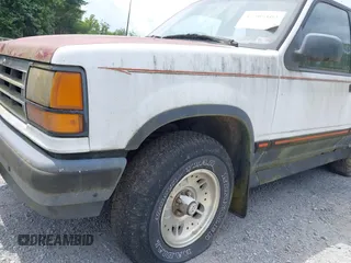 1994 Ford Explorer z VIN 1FMCU24X6RUD62453, wystawiony jako IAAI lot #42505102 z przebiegiem 196 888 mil mil oraz . Historia ofert i sprzedaży dostępna na DreamBid. Obrazek 15.