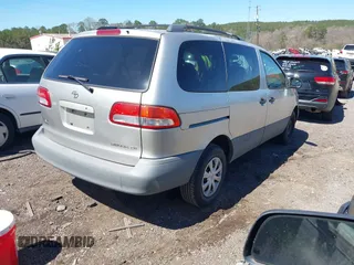 2002 Toyota Sienna CE with VIN 4T3ZF19C02U422910, listed as a IAAI auction lot 41815071 with 267,488 mi miles. Bid and sale history available at carsss.com. Image 4.