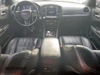 2019 Chrysler 300 S z VIN 2C3CCABG3KH516666, wystawiony jako Copart lot #56636845 z przebiegiem 150 570 mil mil oraz Szkoda całkowita • Salvage title. Historia ofert i sprzedaży dostępna na DreamBid. Obrazek 8.
