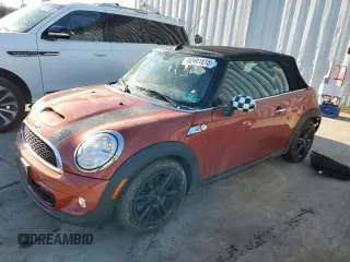 2015 MINI Convertible S z VIN WMWZP3C52FT708282, wystawiony jako Copart lot #42491815 z przebiegiem 31 586 mil mil oraz Szkoda całkowita • Salvage title. Historia ofert i sprzedaży dostępna na DreamBid. Obrazek 1.