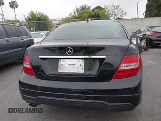 2013 Mercedes-Benz C 250 Sport z VIN WDDGF4HBXDR261850, wystawiony jako IAAI lot #42164882 z przebiegiem 149 257 mil mil oraz . Historia ofert i sprzedaży dostępna na DreamBid. Obrazek 16.