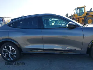 2023 Ford Mustang Mach-E Premium с VIN 3FMTK3SU9PMA59933, выставлен на аукционе IAAI как лот 42083048 с пробегом 13 068 миль миль и . История ставок и продаж доступна на DreamBid. Изображение 14.