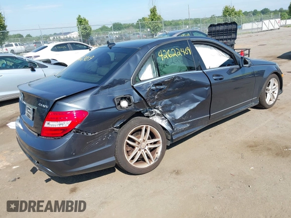 2013 Mercedes-Benz C 300 Sport с VIN WDDGF8AB2DG072641, выставлен на аукционе IAAI как лот 42622409 с пробегом 96 832 миль миль и . История ставок и продаж доступна на DreamBid. Изображение 4.