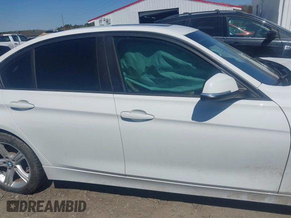 2015 BMW 3 Series 328i xDrive with VIN WBA3B5G59FNS18811, listed as a IAAI auction lot 41867015 with 147,748 mi miles. Bid and sale history available at carsss.com. Image 13.