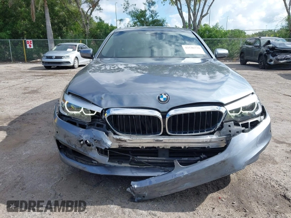 2019 BMW 5 Series 530i z VIN WBAJA5C50KBX87929, wystawiony jako IAAI lot #42546731 z przebiegiem 50 129 mil mil oraz . Historia ofert i sprzedaży dostępna na DreamBid. Obrazek 6.