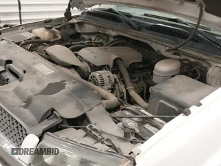 2004 Chevrolet Silverado 2500HD LS z VIN 1GCHK23U24F211730, wystawiony jako IAAI lot #41813940 z przebiegiem 215 576 mil mil oraz . Historia ofert i sprzedaży dostępna na DreamBid. Obrazek 20.