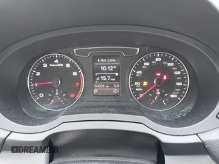 2017 Audi Q3 Premium z VIN WA1BCCFS4HR016424, wystawiony jako IAAI lot #41627278 z przebiegiem 60 028 mil mil oraz . Historia ofert i sprzedaży dostępna na DreamBid. Obrazek 7.