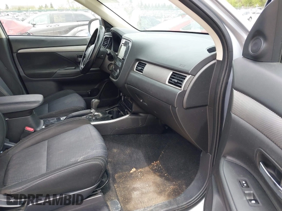 2017 Mitsubishi Outlander ES z VIN JA4AZ2A36HZ064804, wystawiony jako IAAI lot #42153351 z przebiegiem 115 714 mil mil oraz . Historia ofert i sprzedaży dostępna na DreamBid. Obrazek 5.