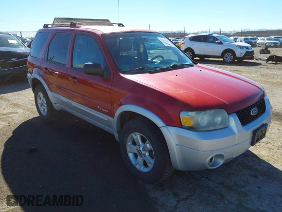 2005 Ford Escape Hybrid with VIN 1FMYU96H05KE01130, listed as a IAAI auction lot 41711338 with 288,964 mi miles. Bid and sale history available at carsss.com. Image 1.