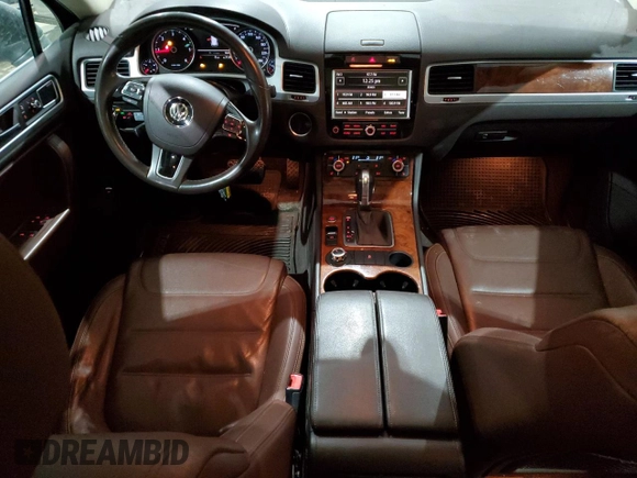 2013 Volkswagen Touareg Sport с VIN WVGEP9BP5DD008301, выставлен на аукционе Copart как лот 85085984 с пробегом 204 735 миль миль и Списание • Salvage title. История ставок и продаж доступна на DreamBid. Изображение 8.