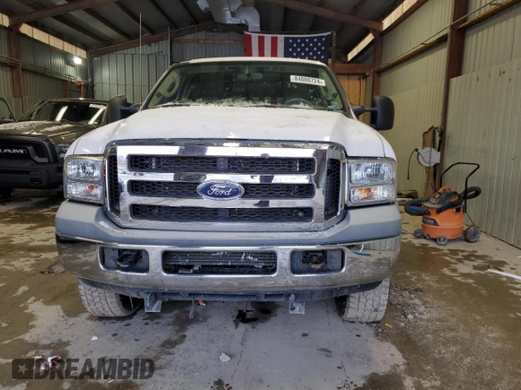 2004 Ford Excursion Eddie Bauer z VIN 1FMSU45P84EB01639, wystawiony jako Copart lot #84080724 z przebiegiem 239 334 mil mil oraz Czysty tytuł • Clean title. Historia ofert i sprzedaży dostępna na DreamBid. Obrazek 5.