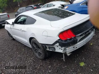 2018 Ford Mustang EcoBoost z VIN 1FA6P8TH2J5184938, wystawiony jako IAAI lot #42359873 z przebiegiem 80 965 mil mil oraz . Historia ofert i sprzedaży dostępna na DreamBid. Obrazek 3.