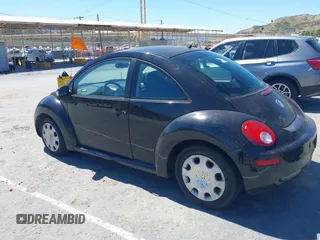2010 Volkswagen New Beetle Coupe with VIN 3VWPG3AG2AM011889, listed as a IAAI auction lot 41782303 with 178,876 mi miles. Bid and sale history available at carsss.com. Image 3.