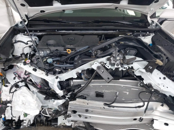 2025 Toyota Camry LE with VIN 4T1DAACK9SU112515, listed as a IAAI auction lot 41932562 with 587 mi miles and . Bid and sale history available at DreamBid. Image 10.