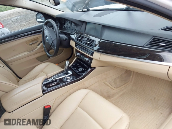 2011 BMW 5 Series 535i xDrive z VIN WBAFU7C57BDU56228, wystawiony jako IAAI lot #42258270 z przebiegiem 103 823 mil mil oraz . Historia ofert i sprzedaży dostępna na DreamBid. Obrazek 5.
