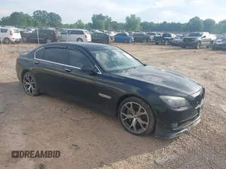 2010 BMW 7 Series 750Li xDrive z VIN WBAKC8C54ACY68974, wystawiony jako IAAI lot #42183526 z przebiegiem 80 415 mil mil oraz . Historia ofert i sprzedaży dostępna na DreamBid. Obrazek 1.