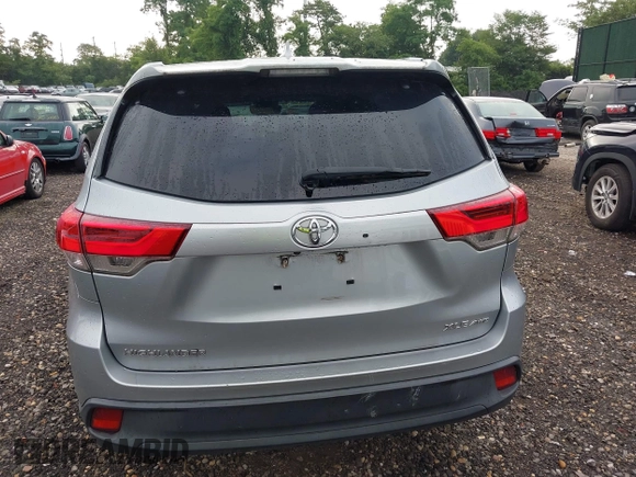 2018 Toyota Highlander SE with VIN 5TDJZRFH6JS550104, listed as a IAAI auction lot 42676132 with 107,807 mi miles and . Bid and sale history available at DreamBid. Image 16.