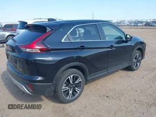2024 Mitsubishi Eclipse Cross SE z VIN JA4ATWAAXRZ063910, wystawiony jako IAAI lot #42702986 z przebiegiem 30 998 mil mil oraz . Historia ofert i sprzedaży dostępna na DreamBid. Obrazek 4.