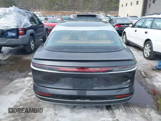 2023 Lucid Air Grand Touring z VIN 50EA1GBA6PA005316, wystawiony jako IAAI lot #41591359 z przebiegiem 4571 mil mil oraz . Historia ofert i sprzedaży dostępna na DreamBid. Obrazek 17.