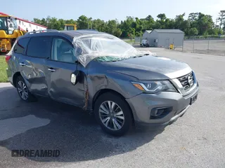 2019 Nissan Pathfinder S z VIN 5N1DR2MN4KC627709, wystawiony jako IAAI lot #41656585 z przebiegiem 89 705 mil mil oraz . Historia ofert i sprzedaży dostępna na DreamBid. Obrazek 1.