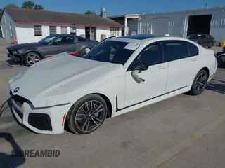 2020 BMW 7 Series 750i xDrive z VIN WBA7U2C05LGJ59941, wystawiony jako IAAI lot #42022091 z przebiegiem 50 605 mil mil oraz . Historia ofert i sprzedaży dostępna na DreamBid. Obrazek 2.
