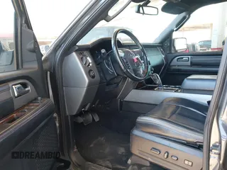 2017 Ford Expedition Platinum z VIN 1FMJU1MT5HEA25988, wystawiony jako IAAI lot #42577390 z przebiegiem 185 037 mil mil oraz . Historia ofert i sprzedaży dostępna na DreamBid. Obrazek 17.