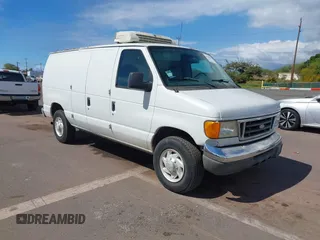 2007 Ford Econoline Cargo Commercial z VIN 1FTNE24L87DA70372, wystawiony jako IAAI lot #41559503 z przebiegiem 62 070 mil mil oraz . Historia ofert i sprzedaży dostępna na DreamBid. Obrazek 1.