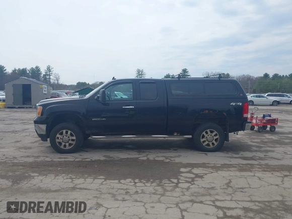 2011 GMC Sierra 2500HD Work Truck z VIN 1GT22ZC82BZ459036, wystawiony jako IAAI lot #42126973 z przebiegiem 122 296 mil mil oraz . Historia ofert i sprzedaży dostępna na DreamBid. Obrazek 14.