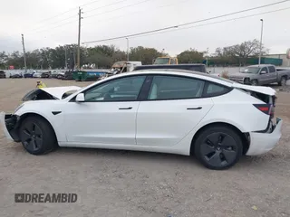 2022 Tesla Model 3 Long Range z VIN 5YJ3E1EB9NF115364, wystawiony jako IAAI lot #41618947 z przebiegiem 58 196 mil mil oraz . Historia ofert i sprzedaży dostępna na DreamBid. Obrazek 13.