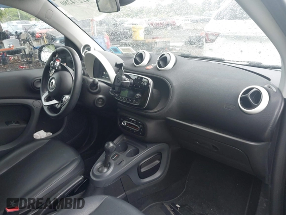 2016 Smart fortwo Passion z VIN WMEFJ5DA3GK055906, wystawiony jako IAAI lot #42274280 z przebiegiem 29 070 mil mil oraz . Historia ofert i sprzedaży dostępna na DreamBid. Obrazek 5.
