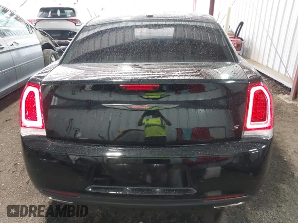 2021 Chrysler 300 S z VIN 2C3CCABG0MH554276, wystawiony jako IAAI lot #42156919 z przebiegiem 99 111 mil mil oraz . Historia ofert i sprzedaży dostępna na DreamBid. Obrazek 16.