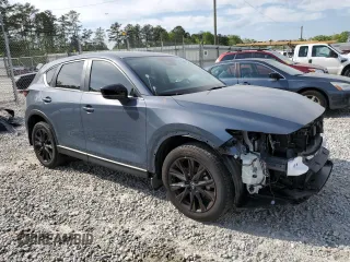 2024 Mazda CX-5 S Carbon Edition z VIN JM3KFBCL5R0493025, wystawiony jako Copart lot #52596785 z przebiegiem 12 360 mil mil oraz Szkoda całkowita • Salvage title. Historia ofert i sprzedaży dostępna na DreamBid. Obrazek 4.