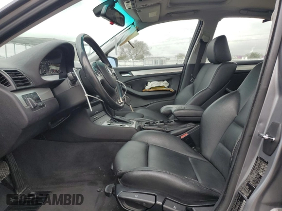 2004 BMW 3 Series 325i with VIN WBAAZ33414KP89681, listed as a Copart auction lot 43840195 with 200,212 mi miles and Salvage Title. Bid and sale history available at carsss.com. Image 7.