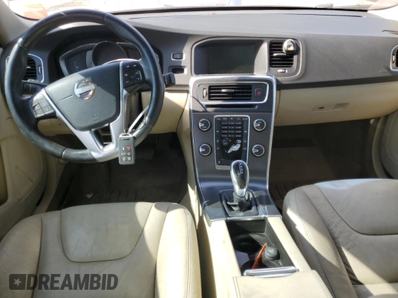 2014 Volvo S60 T5 z VIN YV1612FS3E2295726, wystawiony jako Copart lot #57293655 z przebiegiem 100 670 mil mil oraz Czysty tytuł • Clean title. Historia ofert i sprzedaży dostępna na DreamBid. Obrazek 8.