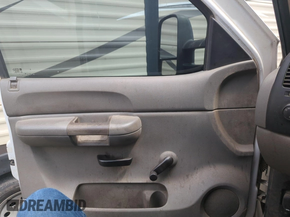 2009 Chevrolet Silverado 3500HD with VIN 1GBHK79K79E156633, listed as a IAAI auction lot 42610304 with Not provided miles and . Bid and sale history available at DreamBid. Image 21.
