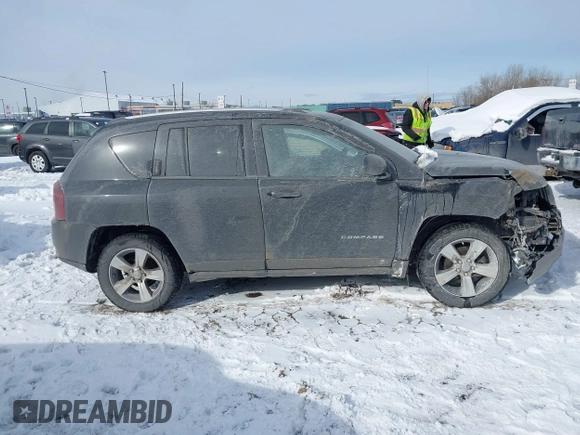 2017 Jeep Compass Latitude с VIN 1C4NJDEB9HD112059, выставлен на аукционе IAAI как лот 41424780 с пробегом 178 045 миль миль и . История ставок и продаж доступна на DreamBid. Изображение 13.