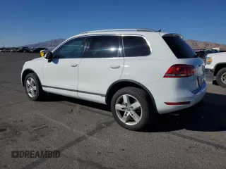 2013 Volkswagen Touareg Exec with VIN WVGEF9BP2DD003995, listed as a Copart auction lot 42577835 with 160,562 mi miles and Clean Title. Bid and sale history available at DreamBid. Image 2.