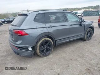 2024 Volkswagen Tiguan SE R-Line Black с VIN 3VV8B7AX7RM081396, выставлен на аукционе IAAI как лот 42079851 с пробегом 18 469 миль миль и . История ставок и продаж доступна на DreamBid. Изображение 4.