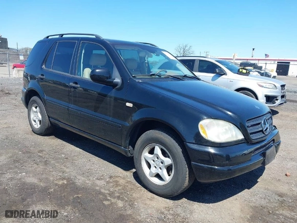 2001 Mercedes-Benz M-Class with VIN 4JGAB54E41A232917, listed as a IAAI auction lot 42055379 with 187,008 mi miles. Bid and sale history available at carsss.com. Image 1.