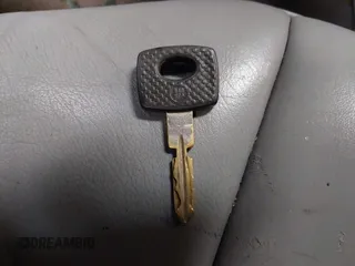 1990 Mercedes-Benz 300 E с VIN WDBEA30D3LB235863, выставлен на аукционе IAAI как лот 40519459 с пробегом 142 260 миль миль и . История ставок и продаж доступна на DreamBid. Изображение 11.