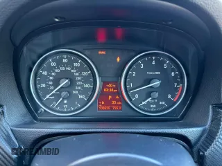 2011 BMW 3 Series 335i xDrive z VIN WBAKF9C54BE620159, wystawiony jako Copart lot #64338285 z przebiegiem 100 528 mil mil oraz Czysty tytuł • Clean title. Historia ofert i sprzedaży dostępna na DreamBid. Obrazek 8.