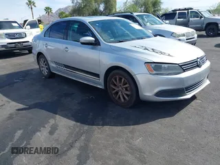 2013 Volkswagen Jetta SE z VIN 3VWDX7AJXDM362477, wystawiony jako IAAI lot #42035300 z przebiegiem 189 106 mil mil oraz . Historia ofert i sprzedaży dostępna na DreamBid. Obrazek 1.