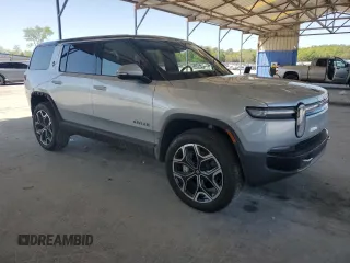 2025 Rivian R1S Adventure z VIN 7PDSGBBA9SN052652, wystawiony jako Copart lot #51659315 z przebiegiem 4012 mil mil oraz Szkody całkowita. Historia ofert i sprzedaży dostępna na DreamBid. Obrazek 4.